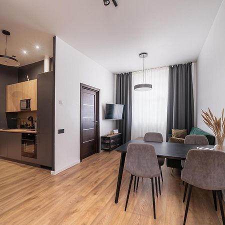 Lienes Iela Gem 1Br Apartment With Fireplace In Historic Unesco Center Рига Экстерьер фото