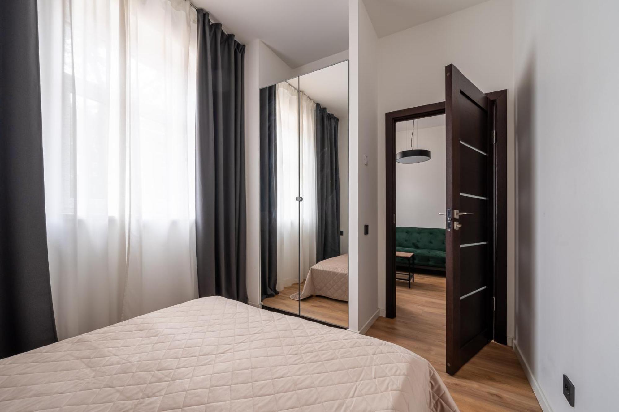 Lienes Iela Gem 1Br Apartment With Fireplace In Historic Unesco Center Рига Экстерьер фото